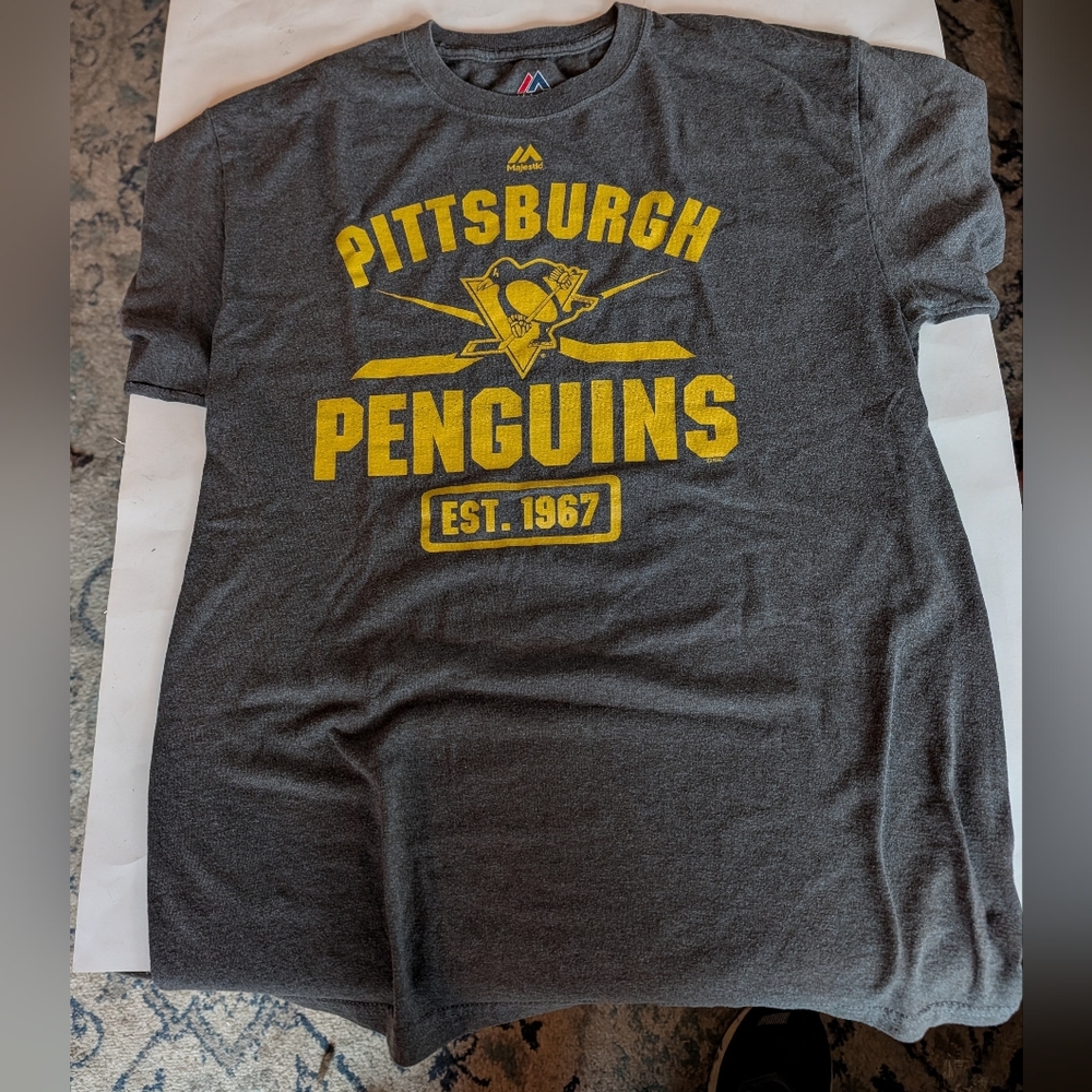 Pittsburgh Penguins Mens Size Medium T Shirt